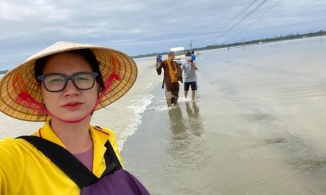 Trang Trần tuyên bố 'xử lý' kẻ ăn chặn 2 tấn cá hộp cứu trợ miền Trung