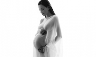 Hồ Ngọc Hà khoe ảnh bầu 'căng đét' trước ngày sinh, xác nhận mang thai đôi