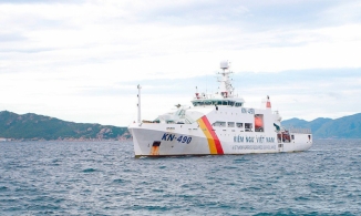 Tạm dừng tìm kiếm 23 ngư dân mất tích do thời tiết xấu