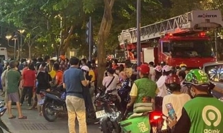 TP. HCM: Người phụ nữ rơi lầu tại phố đi bộ Nguyễn Huệ