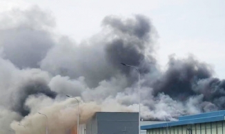 TP.HCM: Cháy lớn tại nhà máy Cầu Tre Khu công nghiệp Hiệp Phước