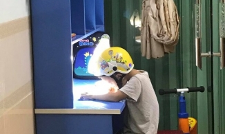 'Lớp 1 thôi mà, làm gì mà căng' và những khoảnh khắc cười ra nước mắt