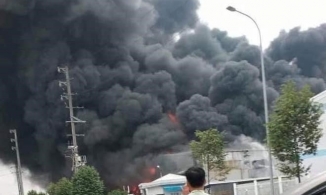 Bắc Giang: Cháy lớn tại KCN Vân Trung, nhiều người hoảng loạn