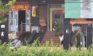 Bình Dương: Nam thanh niên ngang nhiên cầm súng vào cướp ngân hàng