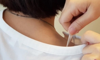 Nội quy kỳ lạ: Giáo viên được quyền kiểm tra áo ngực của học sinh nữ