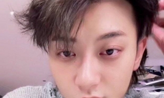 HOT: Hoàng Tử Thao bất ngờ bày tỏ tình yêu với IU ngay trên sóng livestream