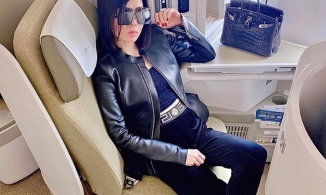 Lệ Quyên công khai cùng tình trẻ tin đồn ngồi chung ghế máy bay 