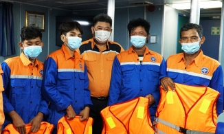 Vũng Tàu: Chìm tàu khi đi bắt ghẹ, 4 ngư dân may mắn thoát chết