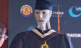 Ra mắt chàng trai robot người Việt biết lẩy Kiều, đọc thơ, giải toán