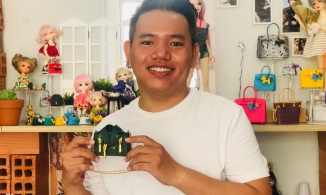 Anh chàng ở TP.HCM may 'túi hiệu' cho búp bê bán sang Mỹ, Australia