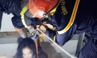 TP.HCM: Thót tim giải cứu cô gái mắc kẹt trong thang máy suốt 1 giờ đồng hồ