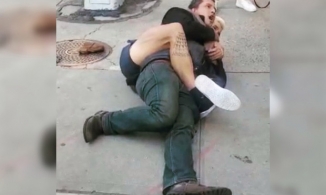 Võ sĩ Muay hạ gục kẻ bắt cóc trẻ em ngay trên phố 