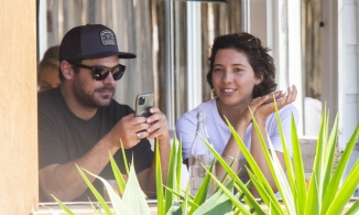 Zac Efron chia tay bạn gái người mẫu sau 5 tháng hẹn hò