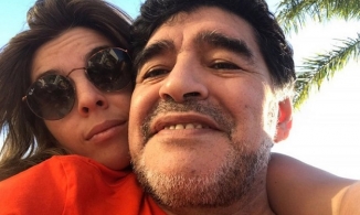 Tâm thư xúc động của con gái huyền thoại Maradona tiễn biệt cha