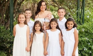 Bà mẹ 7 con ung thư giai đoạn cuối chiến thắng trong cuộc thi thể hình