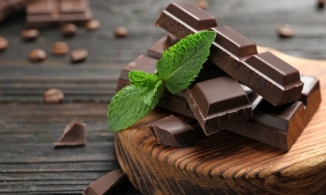 Trà xanh và sô-cô-la đen có thể ức chế lây nhiễm virus Covid-19