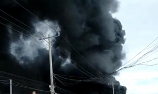 TP.HCM: Cháy xưởng làm đồ trang trí Noel, toàn bộ vật dụng bị thiêu rụi