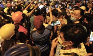 Đội quân streamer gây hỗn loạn khu vực bảo quản thi thể nghệ sĩ Chí Tài