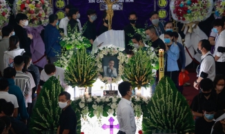 Nhìn lại những khoảnh khắc xúc động trong tang lễ nghệ sĩ Chí Tài