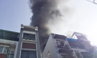 TP.HCM: Cháy lớn tại 4 ngôi nhà khiến nhiều tài sản bị thiêu rụi