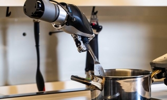 Robot giá 7 tỷ đồng biết nấu 5.000 món ăn được cánh mày râu săn đón