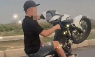 Bị phạt 9,2 triệu đồng vì đi xe máy bốc đầu rồi 'khoe chiến tích' lên TikTok