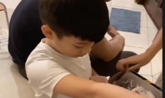 Hà Hồ khoe khoảnh khắc Kim Lý và con trai tặng quà cho nhau, lá thư của Subeo gây xúc động