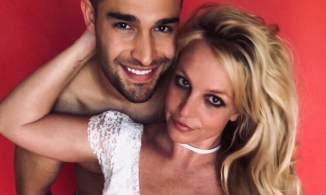 Bạn trai Britney Spears xác nhận mắc Covid-19