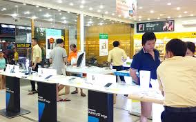 Hà Nội: Người phụ nữ giả chữ ký người khác để mua điện thoại trả góp 