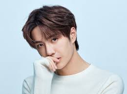 Vương Nhất Bác bị cảnh sát điều tra ngay ở trường quay sau