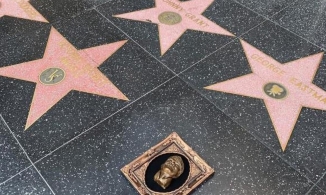 Bạn diễn đặt chân dung cố nghệ sĩ Chí Tài bằng đồng tại Đại lộ danh vọng Hollywood