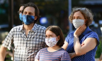 Tiêm vaccine Covid-19 rồi có cần đeo khẩu trang nữa không?