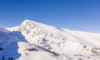 Cầu hôn trên đỉnh núi, cặp đôi ngã xuống vực sâu