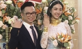 Á hậu Thúy An đeo hàng chục kiềng vàng vòng vàng trong lễ đón dâu