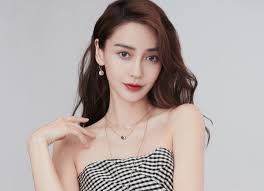Đổi thông tin cá nhân, Angelababy chuẩn bị công bố ly hôn Huỳnh Hiểu Minh?