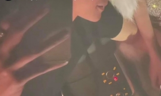 Tình trẻ tin đồn đăng ảnh gác tay lên đùi thân mật bên Lệ Quyên 