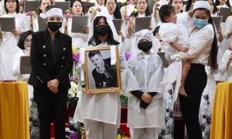 Gia đình đã nhận được tro cốt của cố ca sĩ Vân Quang Long