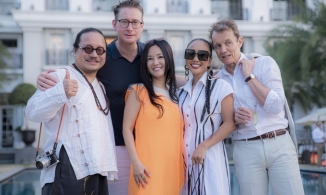 Hồng Nhung đưa bạn trai ngoại quốc đi dự tiệc sau 3 năm ly hôn