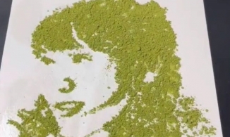 Xuất hiện đoạn clip vẽ Hải tú bằng bột trà xanh và cái kết khiến fan ấm lòng