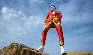 Kyo York trẻ trung với trang phục hoạ tiết mùa Xuân của Vũ Ngọc&Son