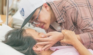 Thí sinh Giọng hát Việt nhí chạy show kiếm tiền nuôi mẹ chạy thận