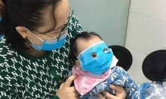 Cười ngất với cách bảo vệ an toàn khi đi khám bệnh mùa Covid-19