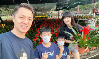 Hot mom Thủy Anh dạy con bài học tuyệt vời khi cho đi mua hoa Tết ngày 21, 22 âm lịch