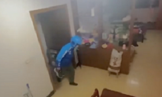 Nửa đêm khách đặt đồ ăn nhưng sợ bị mẹ phát hiện, shipper ra tay nghĩa hiệp