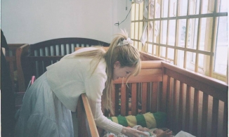 Thiều Bảo Trâm giản dị đi từ thiện hậu lùm xùm tình cảm với Sơn Tùng