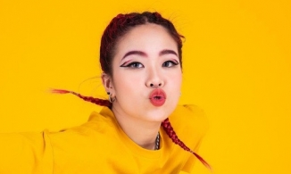 Sơn Tùng bất ngờ 'thả tim' rapper TLinh, 'gà cưng' Hải Tú bị bơ?