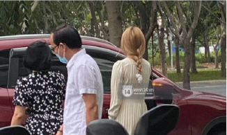 Thiều Bảo Trâm bị bắt gặp lái xế hộp cùng màu với xế hộp tiền tỷ của Sơn Tùng ngay Mùng 1 Tết