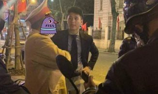 Huỳnh Anh mở cửa ô tô trúng xe máy nhưng 'quay xe' không bồi thường