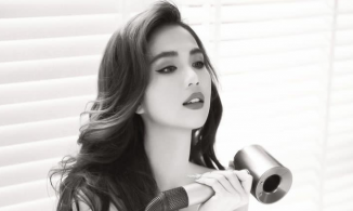 Ngọc Trinh mặc đồ như không mặc để chia sẻ quan niệm sống nhân dịp năm mới