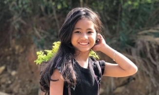 Bé gái dân tộc ở Quảng Trị nổi tiếng nhờ vẻ đẹp trong trẻo tựa thiên thần